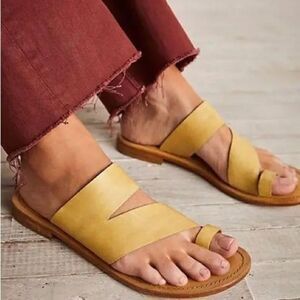 Free People Abilene Toe Loop Sandals/ size 40